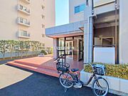 ゆったりとした印象のエントランスです。