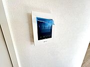訪問者を確認できるTVモニター付きインターフォンです。