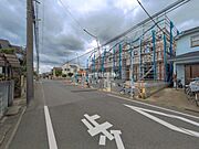前面道路を含めた現地写真です。