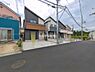 外観：前面道路を含めた現地写真です。