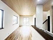 ご家族の温かい時間を演出するダイニングスペースです。