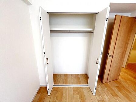 いつでもお部屋をスッキリお使い頂ける収納スペースを設置。