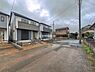 外観：前面道路を含めた現地写真です。