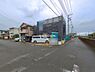 外観：前面道路を含めた現地写真です。