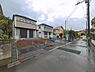 外観：前面道路を含めた現地写真です。