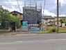 外観：前面道路を含めた現地写真です。