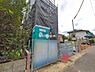 外観：前面道路を含めた現地写真です。