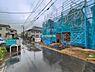 外観：前面道路を含めた現地写真です。