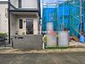 外観：前面道路を含めた現地写真です。