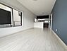 リビング/ダイニング：家族団らんの場所としてゆったりと居心地の良いリビングです。