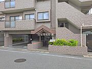 ゆったりとした印象のエントランスです。