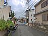 外観：前面道路を含めた現地写真です。