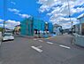 外観：前面道路を含めた現地写真です。
