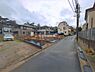 外観：前面道路を含めた現地写真です。