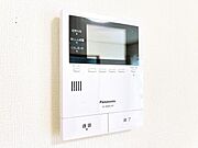 訪問者を確認できるTVモニター付きインターフォンです。