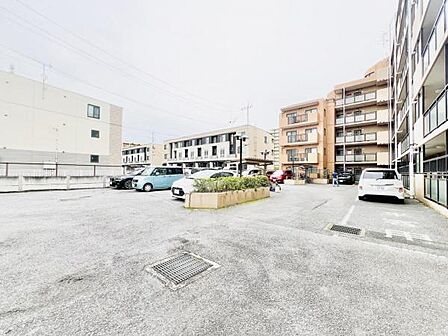 駐車場ももちろん完備しておりますのでお車所有の方にも心強いです。