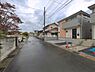 外観：前面道路を含めた現地写真です。