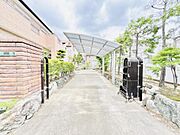 駐車場ももちろん完備しておりますのでお車所有の方にも心強いです。