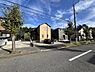 外観：前面道路を含めた現地写真です。