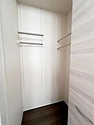 いつでもお部屋をスッキリお使い頂ける収納スペースを設置。