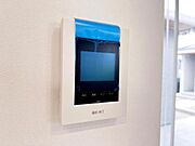 訪問者を確認できるTVモニター付きインターフォンです。