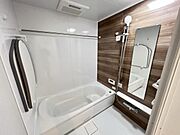お洗濯にも重宝する浴室乾燥機付き。寒い時期もいつも温かいお湯に浸かれる追い焚き機能と冷暖房機能がついております。