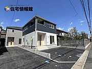 間取はファミリーにもおすすめ3LDK＋ルーフバルコニー付きの新築戸建です。防犯カメラ付きで、防犯対策に心強いですね。