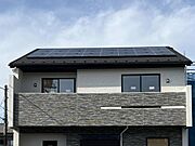 太陽光発電システム付きの住宅です。