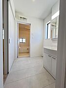 脱衣所は小さなお子様がいるご家庭にも重宝されます。