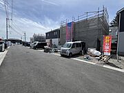 前面道路を含めた現地写真です。ぜひ周辺環境も併せてご覧ください。