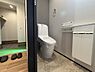 トイレ：各階にトイレを設けており、ご家族が揃う時もゆとりをもってご利用いただけます。