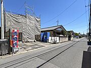 前面道路を含めた現地写真です。