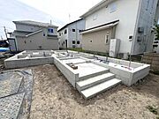 木造2階建てです。