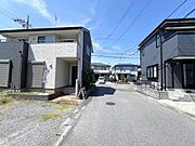 前面道路を含めた現地写真です。ぜひ周辺環境も併せてご覧ください。