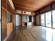 家族団らんの場所としてゆったりと居心地の良いリビングです。