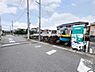 外観：前面道路です。住宅地につき落ち着いた新生活を始められそうです。
