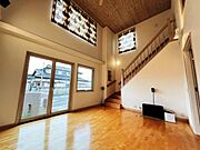 家族団らんの場所としてゆったりと居心地の良いリビングです。