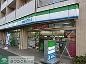 ファミリーマート 徒歩6分。コンビニ 470m