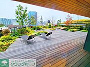 4Fロビーの奥にテラスが居住者専用テラスが御座います。