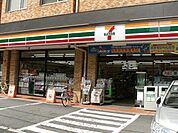 セブンイレブン 564m