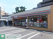 セブンイレブン 徒歩3分。コンビニ 200m