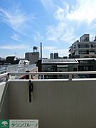 開放的で明るい空間を演出してくれるバルコニーです