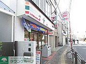 セブンイレブン 徒歩3分。 220m