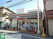 セブンイレブン 徒歩3分。コンビニ 240m