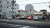 ファミリーマート本駒込二丁目店 徒歩5分。コンビニ 330m