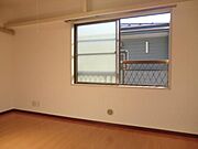 エアコン完備　明るいお部屋です