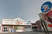西松屋 883m
