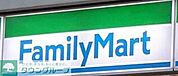 ファミリーマート草加新里町店 徒歩18分。 1440m