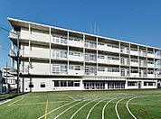 足立区立足立小学校 599m