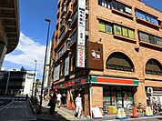 サンクス日暮里店 302m